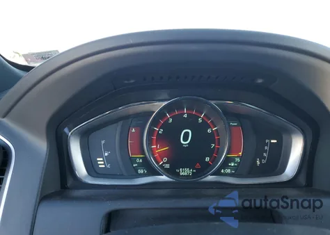 2015 Volvo Xc60 T6 Platinum z USA, uszkodzony, nr VIN YV4902RD1F2582807